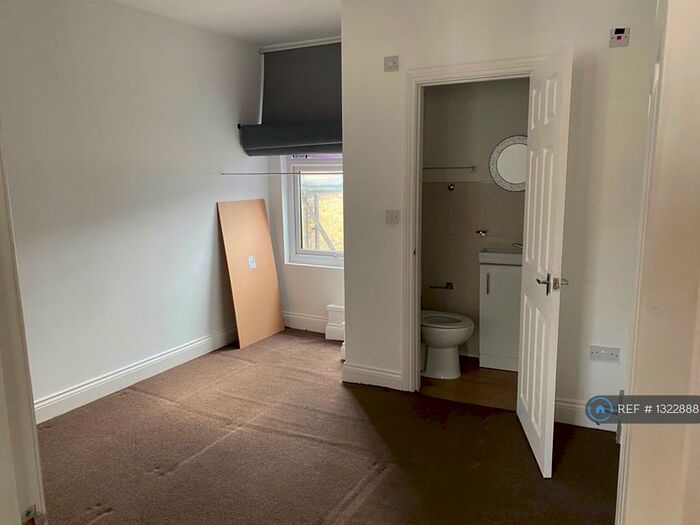 1 Bedroom Flat To Rent In Heygate Av, Southend, SS1