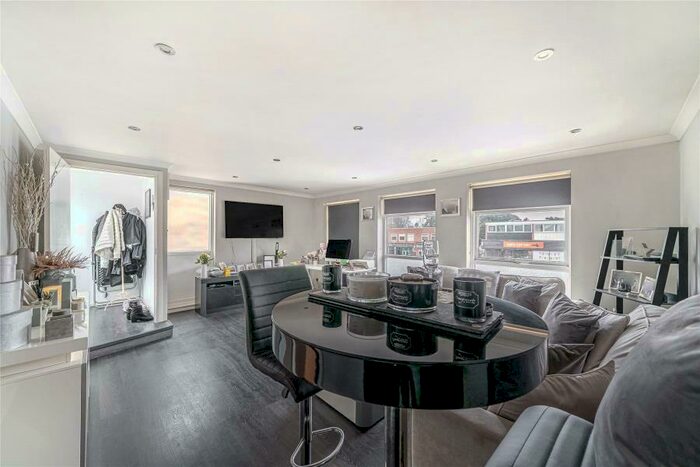 2 Bedroom Apartment To Rent In Horsell, Woking, Surrey, GU21