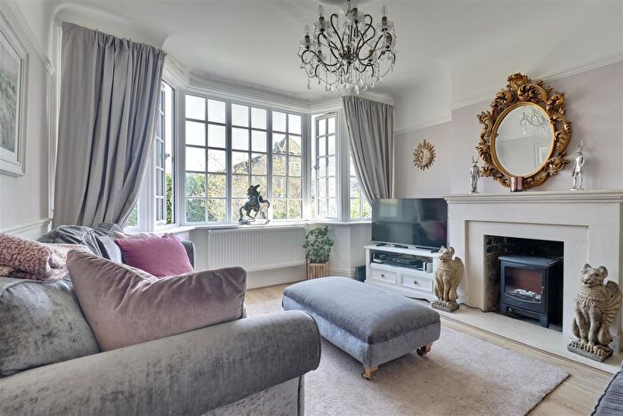 5 Bedroom Detached House For Sale In Brecon Avenue, Portsmouth, PO6