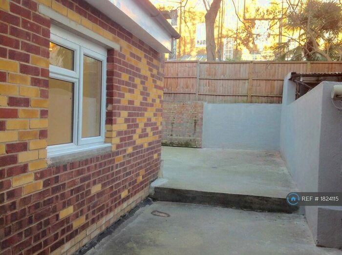 Studio To Rent In Caledonian Road, London, N1