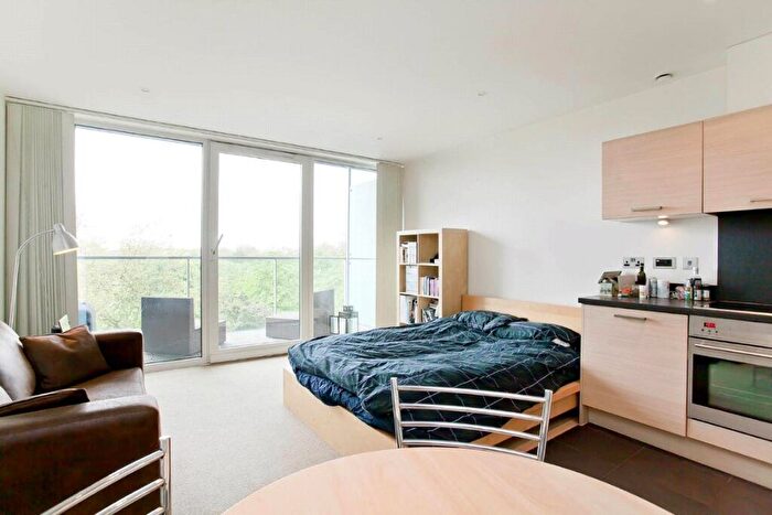 Apartment To Rent In Eustace Building, Queenstown Road, London, SW11