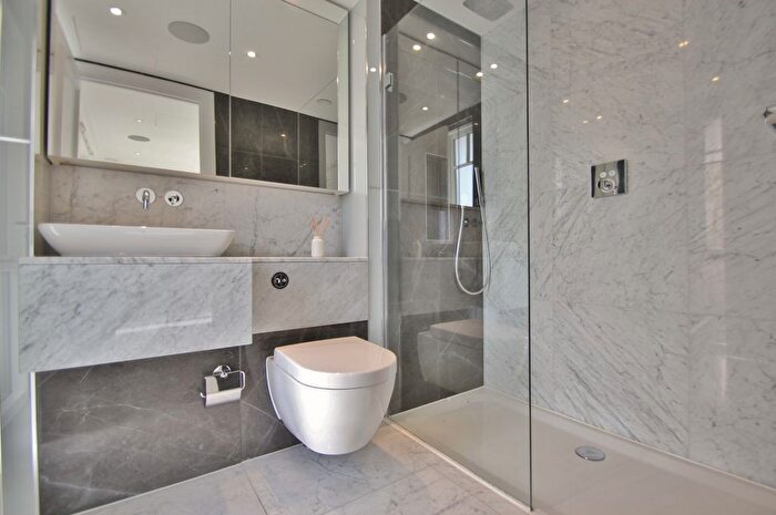 3 Bedroom Flat To Rent In Higham House West, Carnwath Road, Fulham, SW6