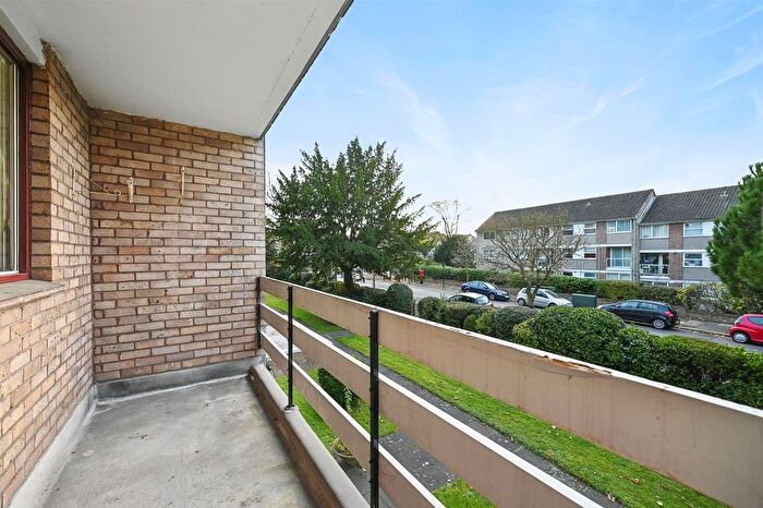 2 Bedroom Flat For Sale In Kent Avenue, London, W13