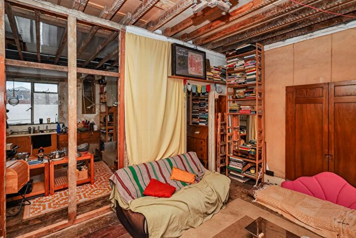 3 Bedroom Terraced House For Sale In Colne Road, London, E5