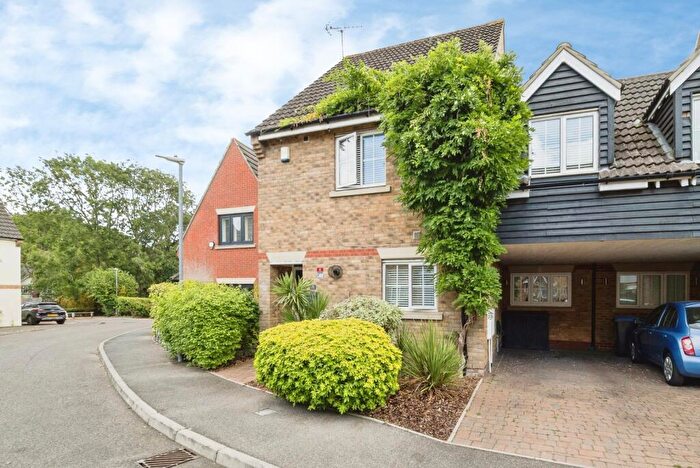3 Bedroom Link Detached House For Sale In Retreat Way, Chigwell, Essex, IG7