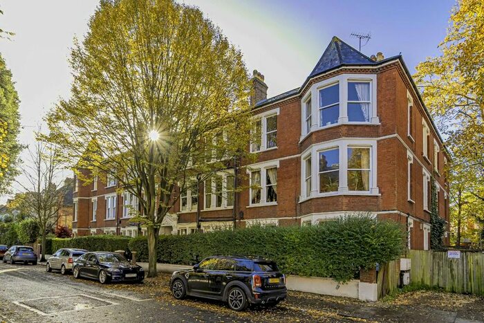 3 Bedroom Flat To Rent In Cambridge Road, Twickenham, TW1