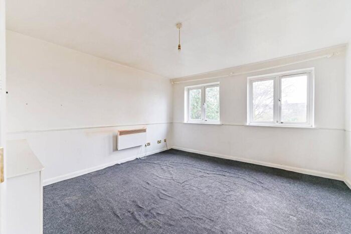 2 Bedroom Flat To Rent In Swain Road, Thornton Heath, CR7