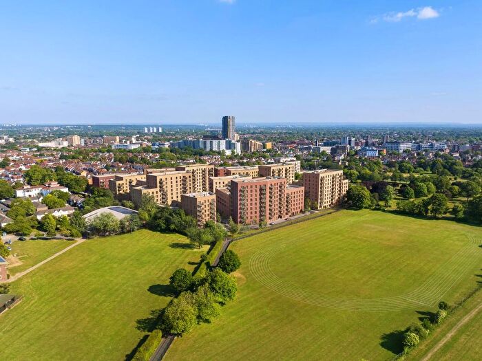 1 Bedroom Flat For Sale In Civic Street, Hounslow, TW3