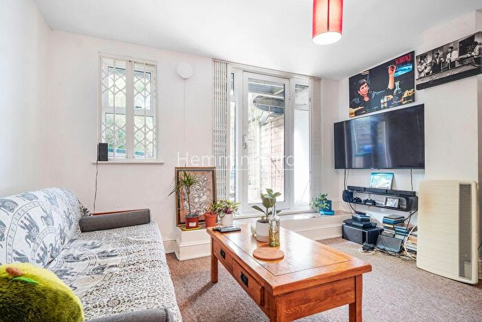 1 Bedroom Flat To Rent In Camden Road, London, N7