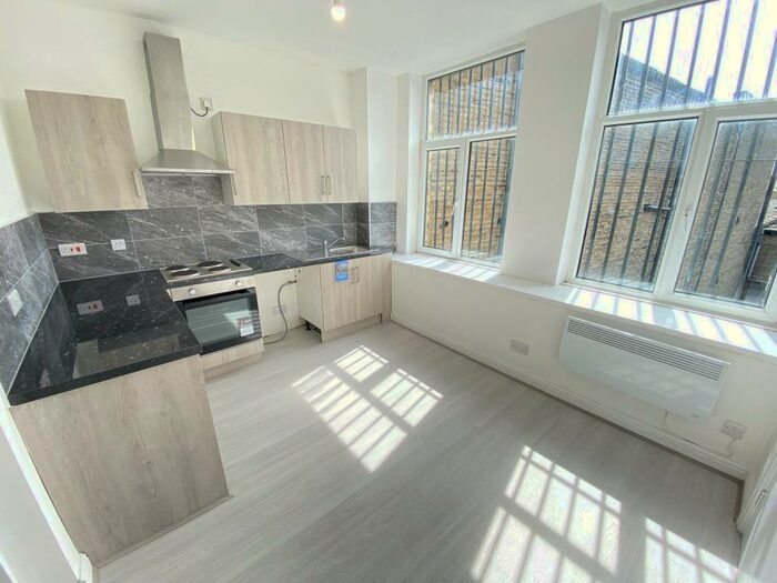 1 Bedroom Flat To Rent In Town Centre, Halifax, HX1