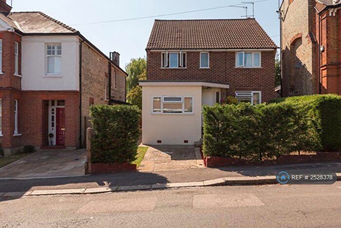 2 Bedroom Maisonette To Rent In Woodville Road, Barnet, EN5