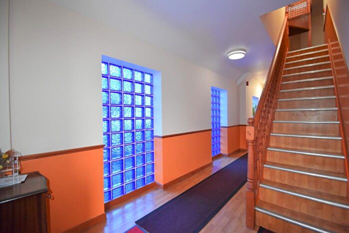 2 Bedroom Apartment To Rent In Amhurst Road, London, N16