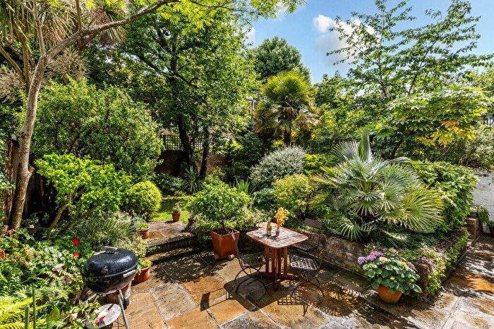3 Bedroom Apartment For Sale In Redcliffe Gardens, London, SW10