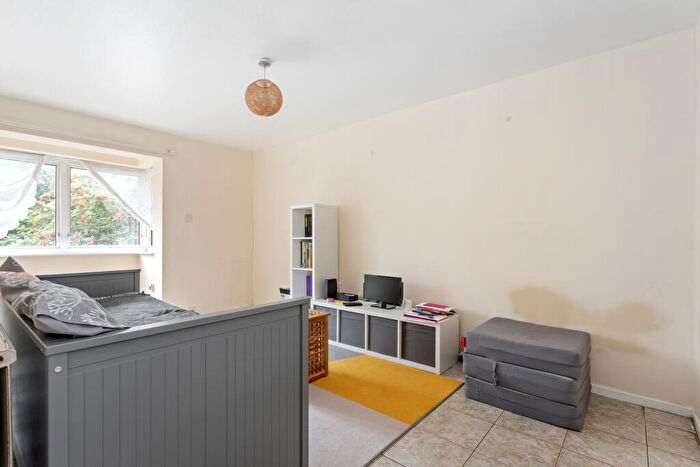 1 Bedroom Flat To Rent In Tansley Close, Islington, N7