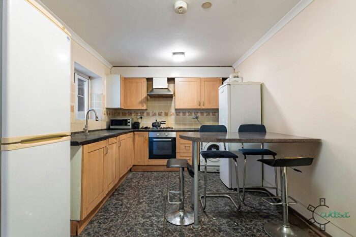 3 Bedroom Terraced House For Sale In Elfrida Close, Woodford, Woodford Green, IG8