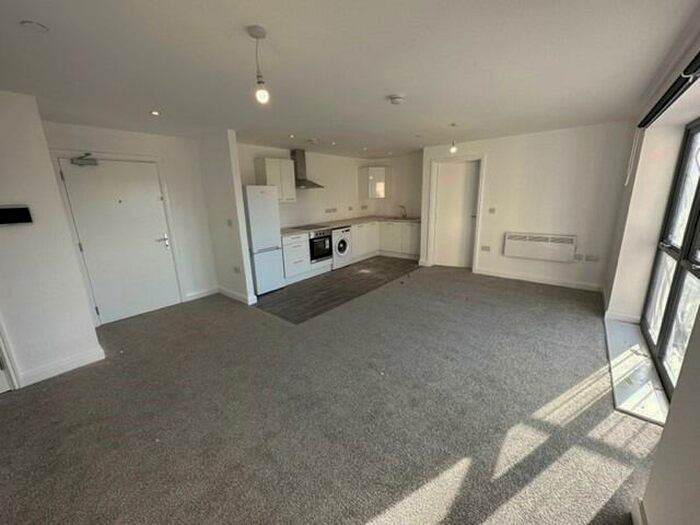 2 Bedroom Apartment To Rent In Garland Apartments, Two Bedrooms, Stockwood Gardens, Newlands Road, Luton Bedfordshire, LU1