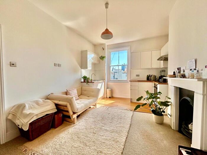 1 Bedroom Flat To Rent In Cambridge Road, Hove, BN3