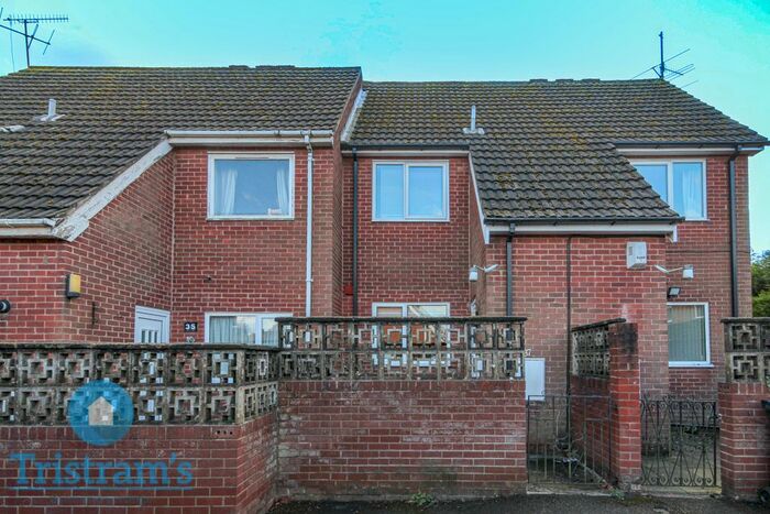 2 Bedroom Flat To Rent In Raibank Gardens, Woodthorpe, Nottingham, NG5