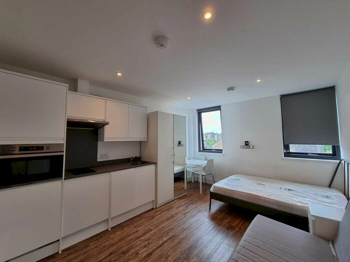 Studio To Rent In Hampden Road, London, N8