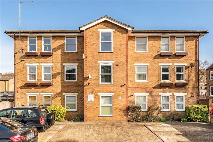 2 Bedroom Flat For Sale In Valmar Road, Camberwell, SE5