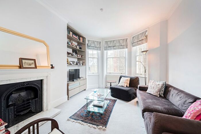 2 Bedroom Flat To Rent In Mount Carmel Chambers, Kensington, W8