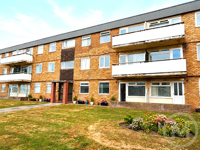 2 Bedroom Flat For Sale In Pembroke Court, Queens Promenade, FY2