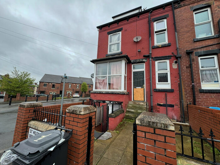 2 Bedroom End Of Terrace House To Rent In St. Hildas Mount, Leeds, West Yorkshire, LS9