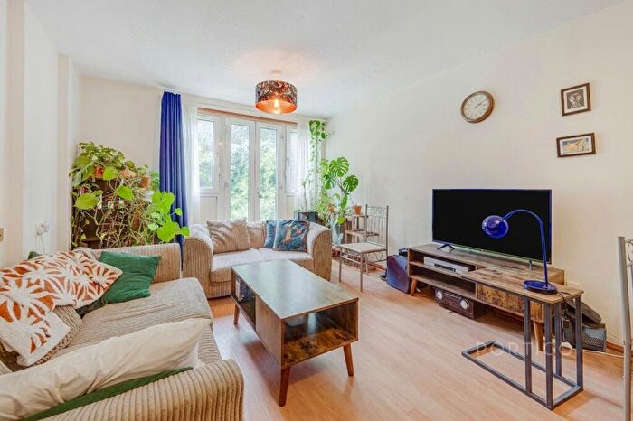 1 Bedroom Flat To Rent In Gales Gardens, London, E2