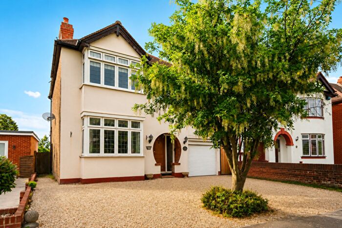 3 Bedroom Detached House For Sale In Wouldham Road, Rochester, ME1