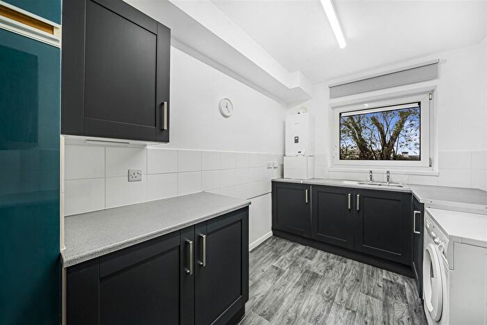 1 Bedroom Flat To Rent In Hungerdown, North Chingford, E4