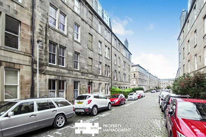 2 Bedroom Flat To Rent In / South Oxford Street, Edinburgh, EH8