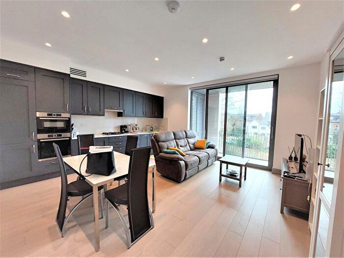 2 Bedroom Flat To Rent In Carlton Road, London, W5