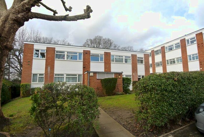 2 Bedroom Flat To Rent In Princes Road, Weybridge, KT13