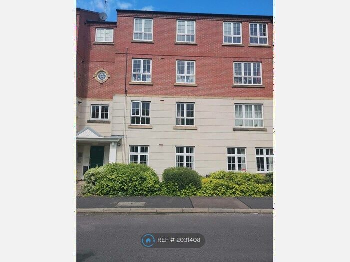 3 Bedroom Flat To Rent In Whitcliffe Gardens, West Bridgford, Nottingham, NG2