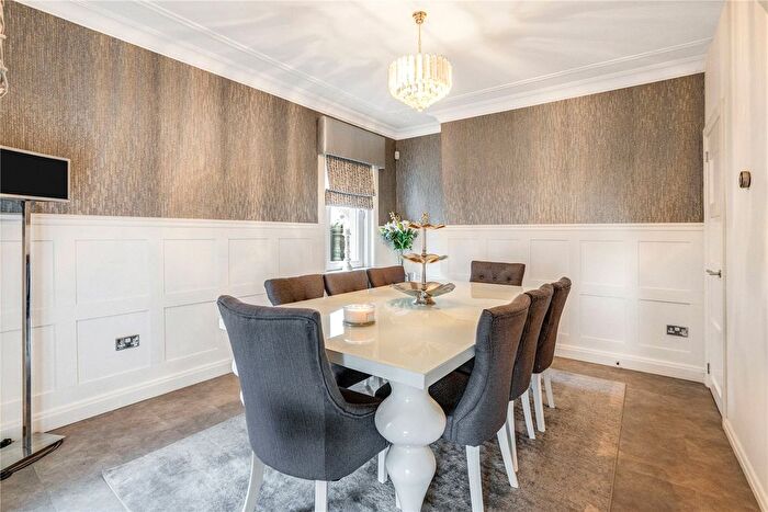 5 Bedroom Detached House For Sale In Kirkstyle Avenue, Carluke, South Lanarkshire, ML8