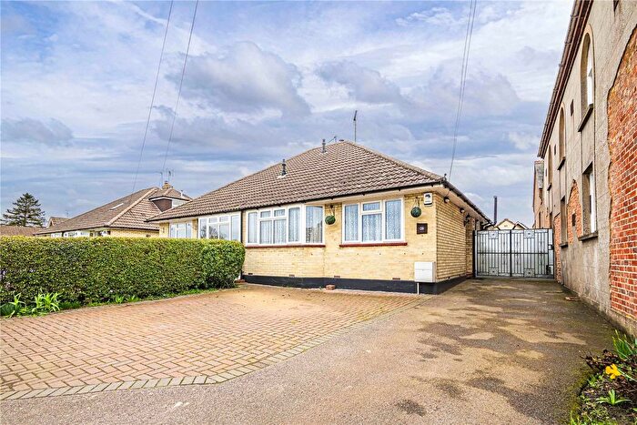 2 Bedroom Bungalow For Sale In Totternhoe Road, Eaton Bray, Central Bedfordshire, LU6