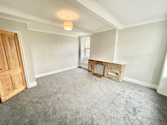 2 Bedroom Flat To Rent In Upperthong Lane, Holmfirth, HD9