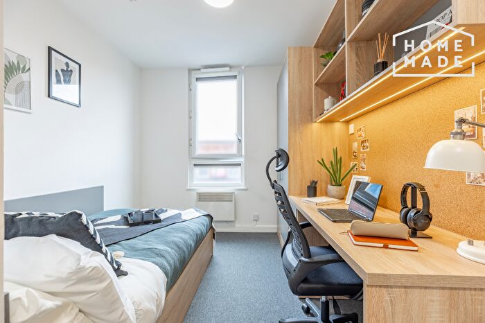 Flat To Rent In Globe Works, B19