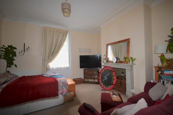 1 Bedroom Flat To Rent In Barrow Hill Place, Ashford TN23