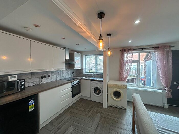 1 Bedroom Apartment To Rent In Lydgate, Leeds, West Yorkshire, LS9