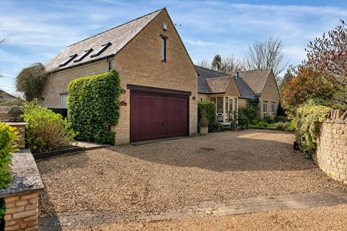 4 Bedroom Detached House For Sale In The Old Stackyard, Pilsgate, Stamford, PE9