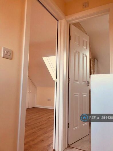 2 Bedroom Flat To Rent In Babington Road, Dagenham, RM8
