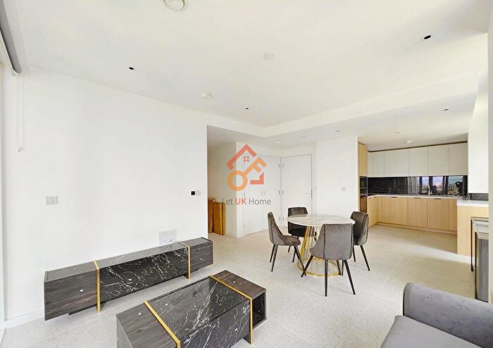 2 Bedroom Flat To Rent In Bouchon Point, Cendal Crescent, London, E1