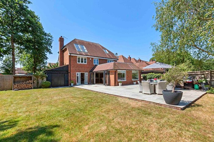 4 Bedroom Detached House For Sale In Thame Road, Longwick, HP27