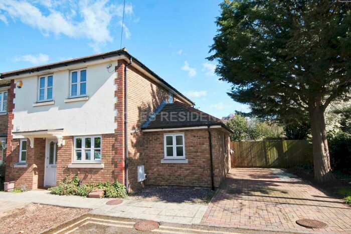 4 Bedroom End Of Terrace House To Rent In Gloster Road, New Malden, KT3