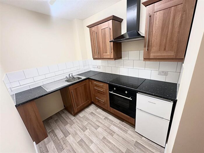 1 Bedroom Flat To Rent In Westgate Court, Pembroke, SA71