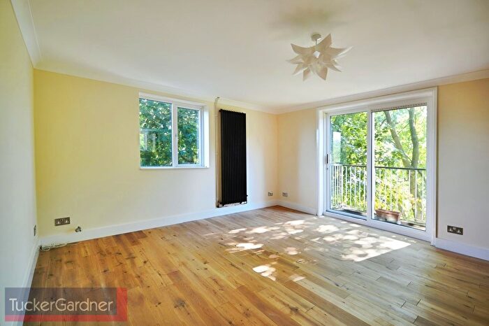 2 Bedroom Flat To Rent In Larkin Close, Cambridge, CB4