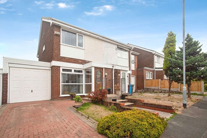 2 Bedroom Semi-Detached House For Sale In The Links, Manchester, Lancashire, M40