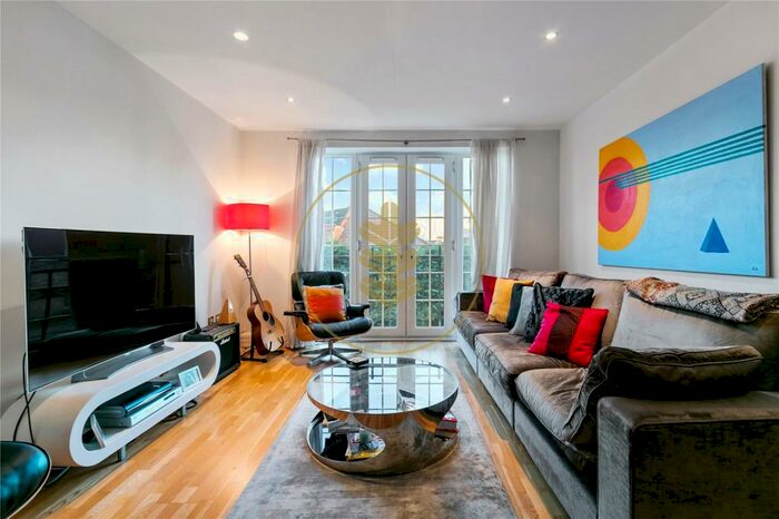 2 Bedroom Apartment To Rent In Sunbury Gardens, Mill Hill, NW7