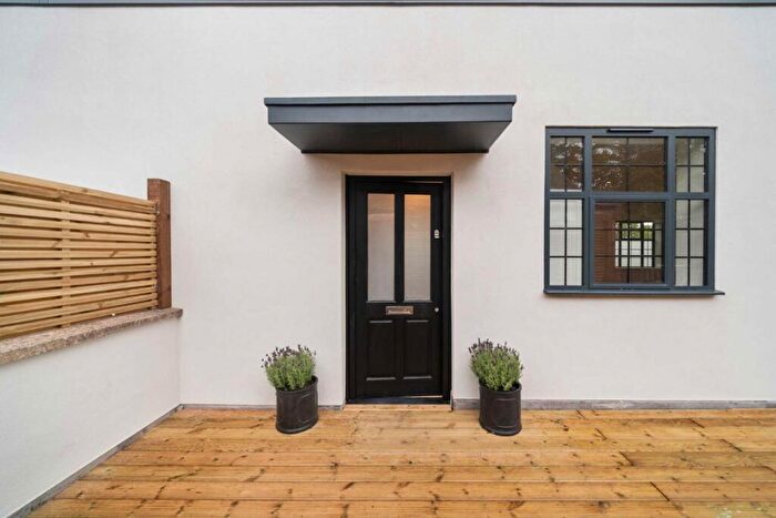 2 Bedroom Flat For Sale In Kings Road, Kingston, KT2